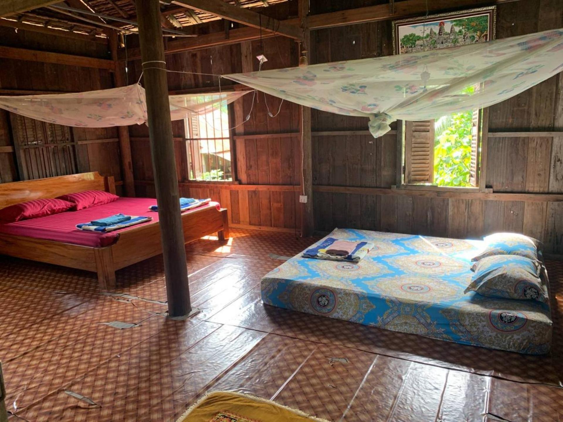 Family Batcave Homestay Баттамбанг Экстерьер фото