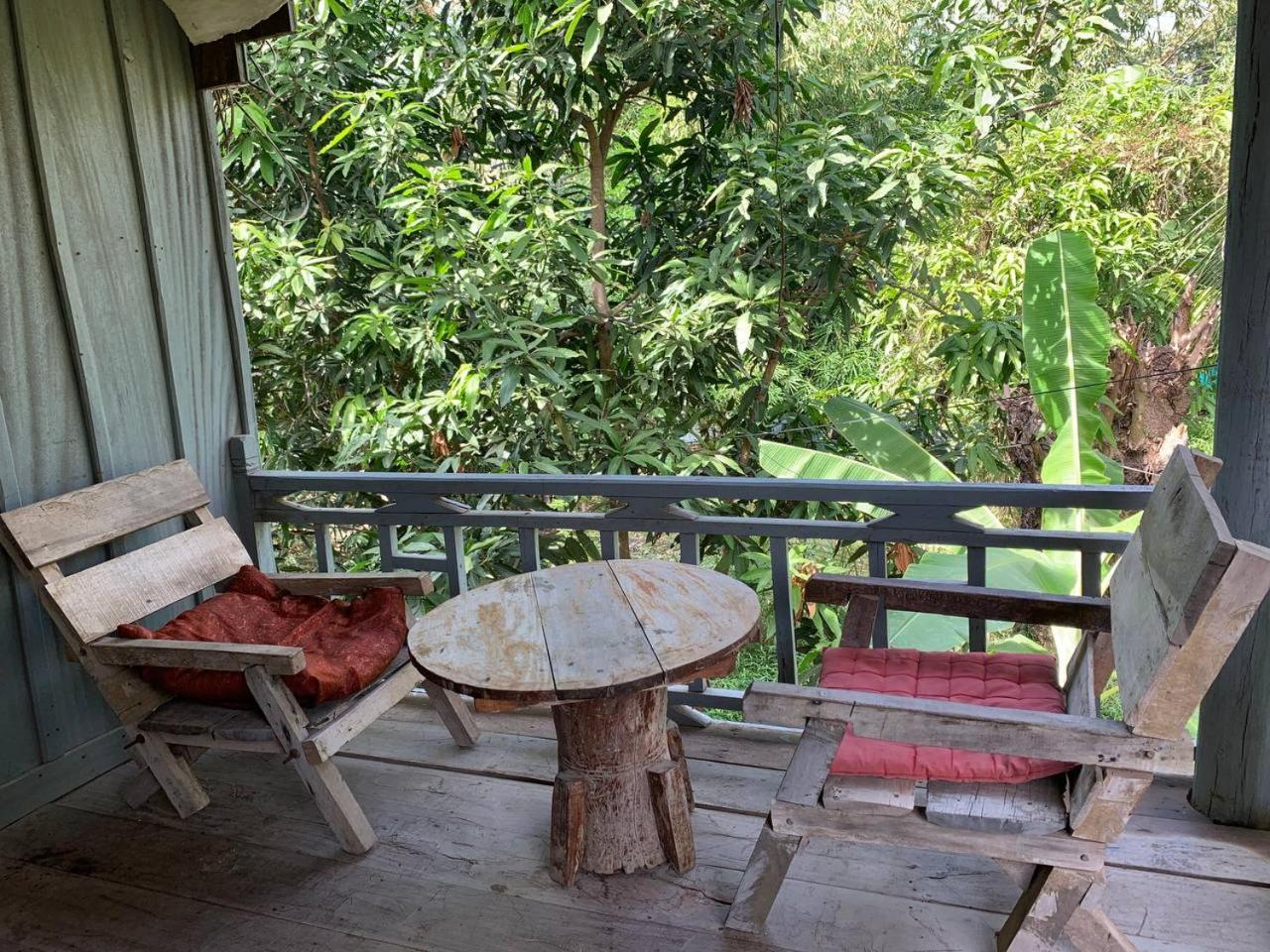 Family Batcave Homestay Баттамбанг Экстерьер фото
